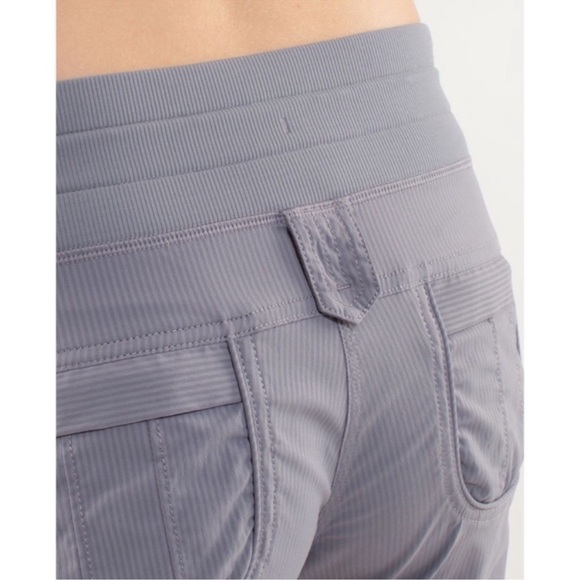 Lululemon Yoga Camp Crop Cargo Pants Fossil Gray Women’s Size 4 - Picture 5 of 16